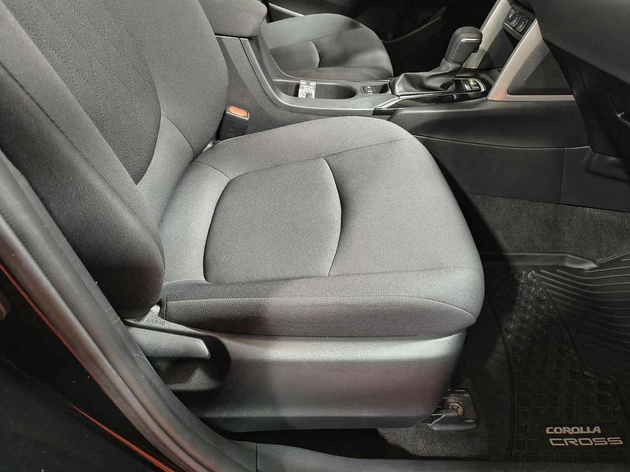 2024 Toyota Corolla Cross LE Photo0