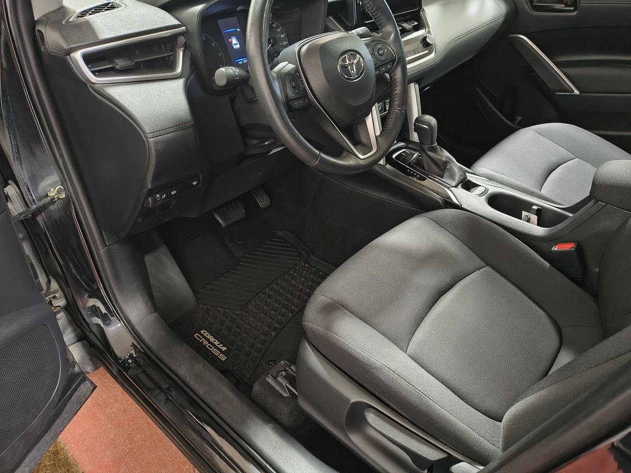 2024 Toyota Corolla Cross LE Photo0