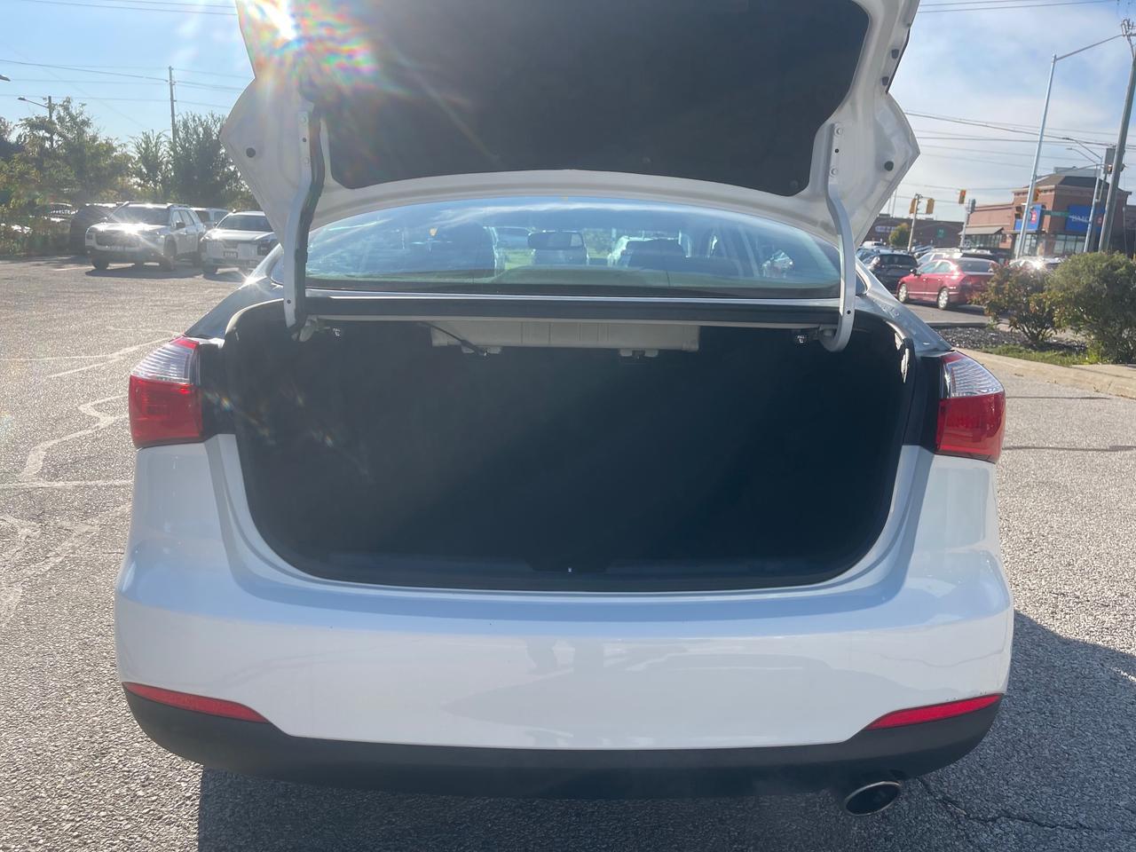 2015 Kia Forte 2.0L EX NO ACCIDENTS!! LOW KMS!! Photo