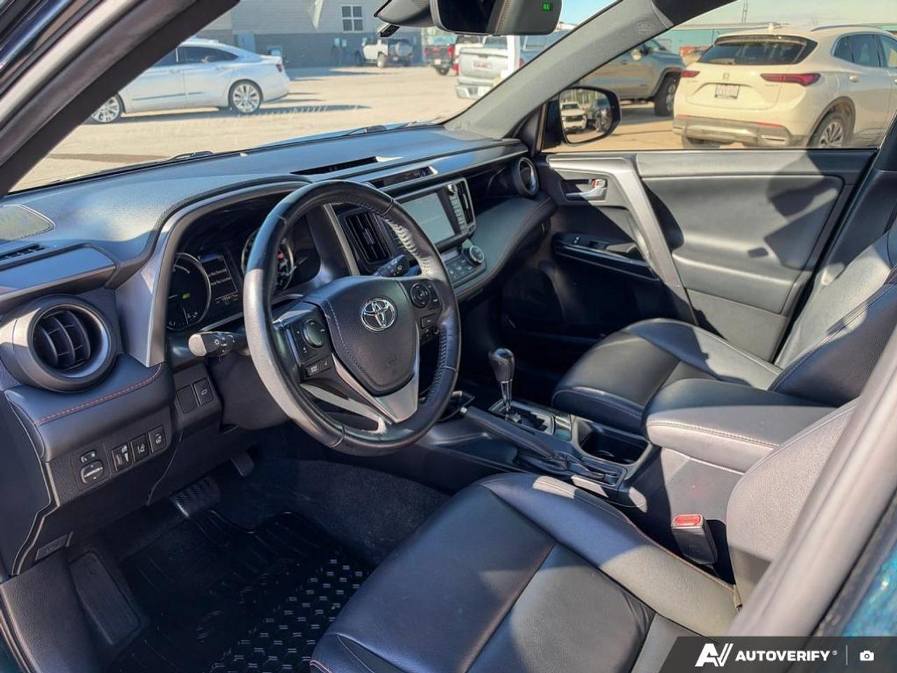 2018 Toyota RAV4 Hybrid POWER SUNROOF | POWER LIFGATE | HEATED SEATS | TRA Photo