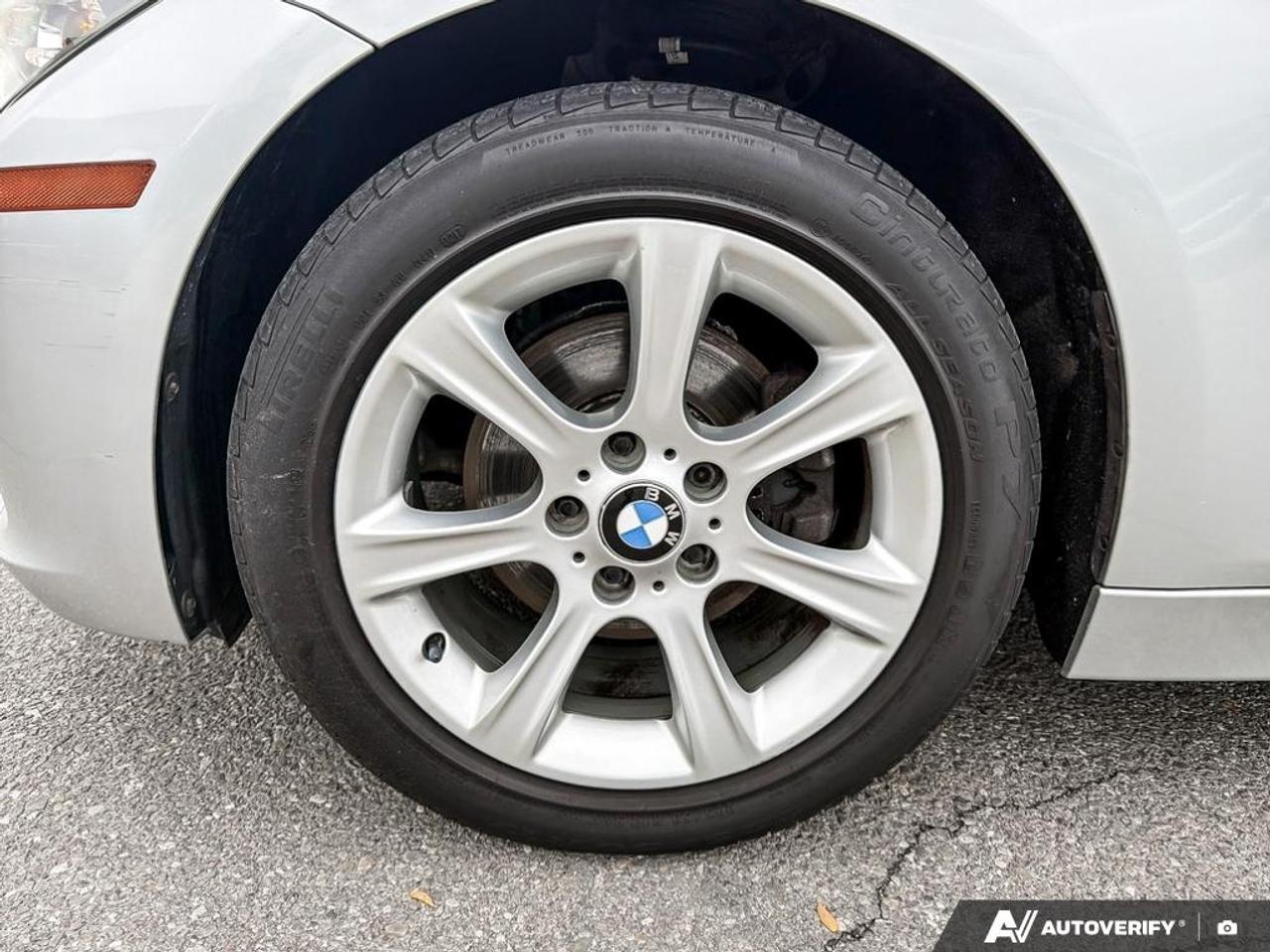 2012 BMW 320 i PREMIUM PK|LOW KM Photo