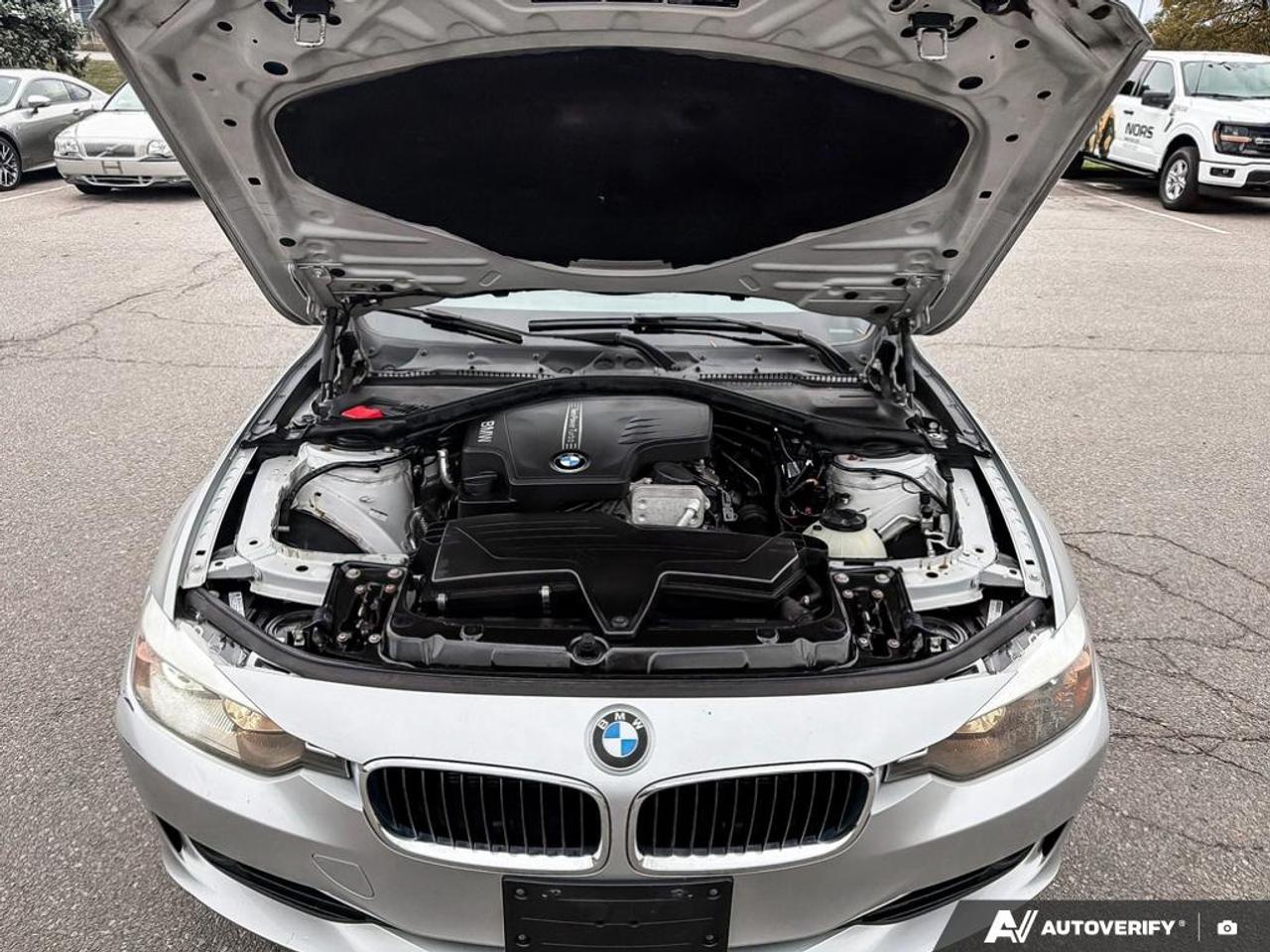 2012 BMW 320 i PREMIUM PK|LOW KM Photo