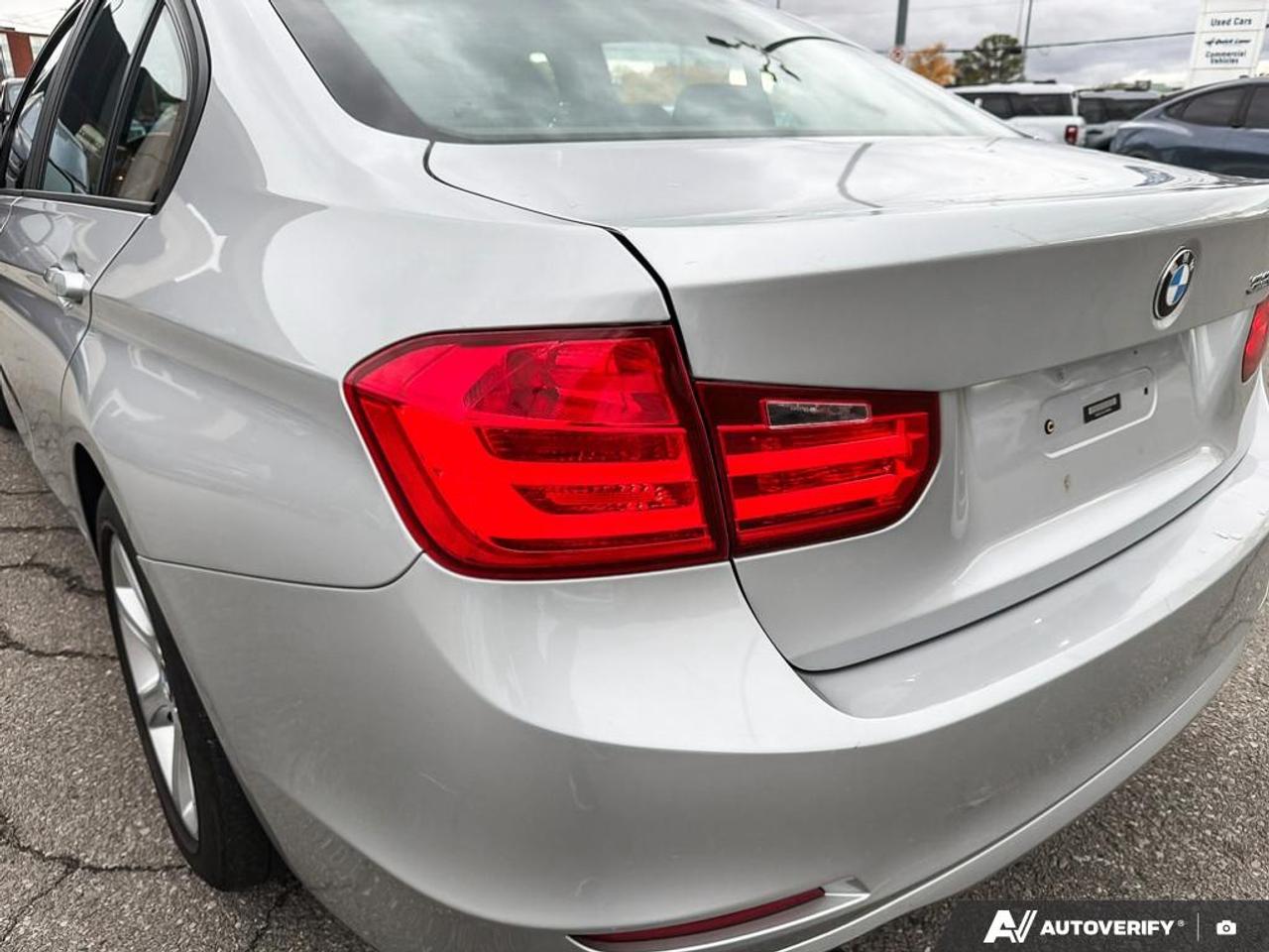 2012 BMW 320 i PREMIUM PK|LOW KM Photo