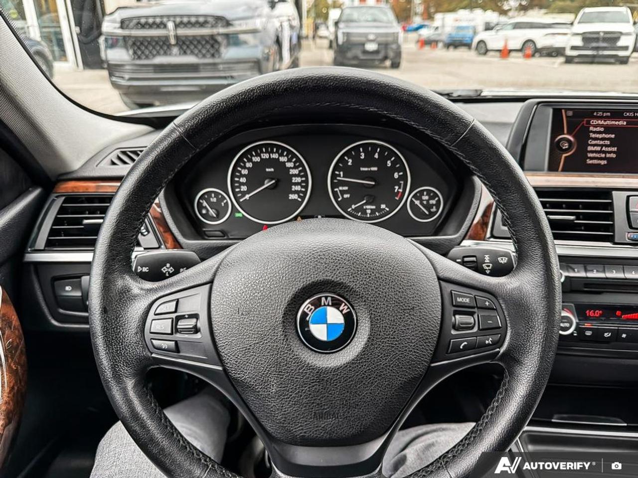2012 BMW 320 i PREMIUM PK|LOW KM Photo