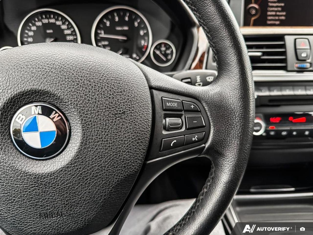 2012 BMW 320 i PREMIUM PK|LOW KM Photo