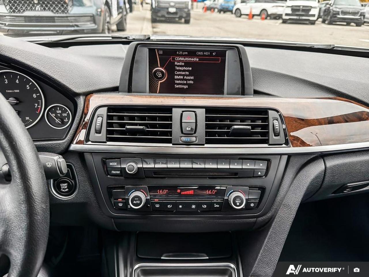 2012 BMW 320 i PREMIUM PK|LOW KM Photo