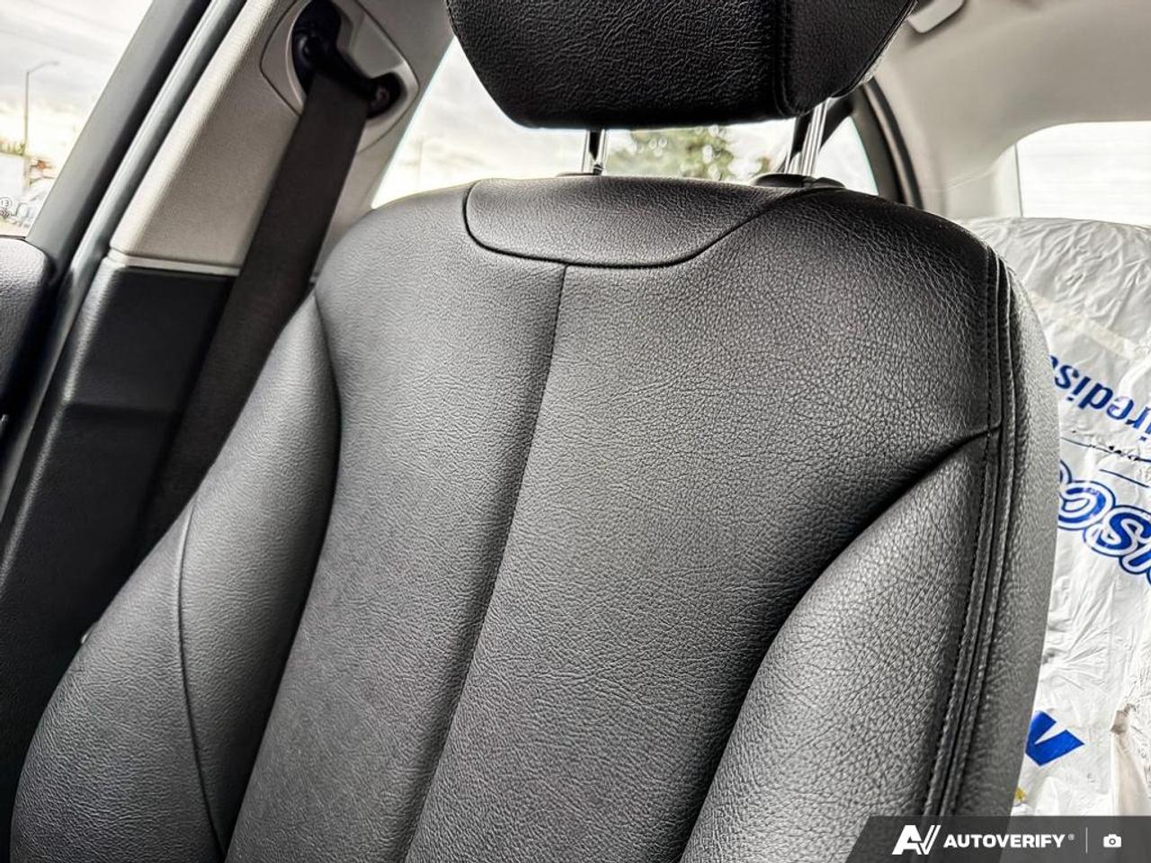 2012 BMW 320 i PREMIUM PK|LOW KM Photo