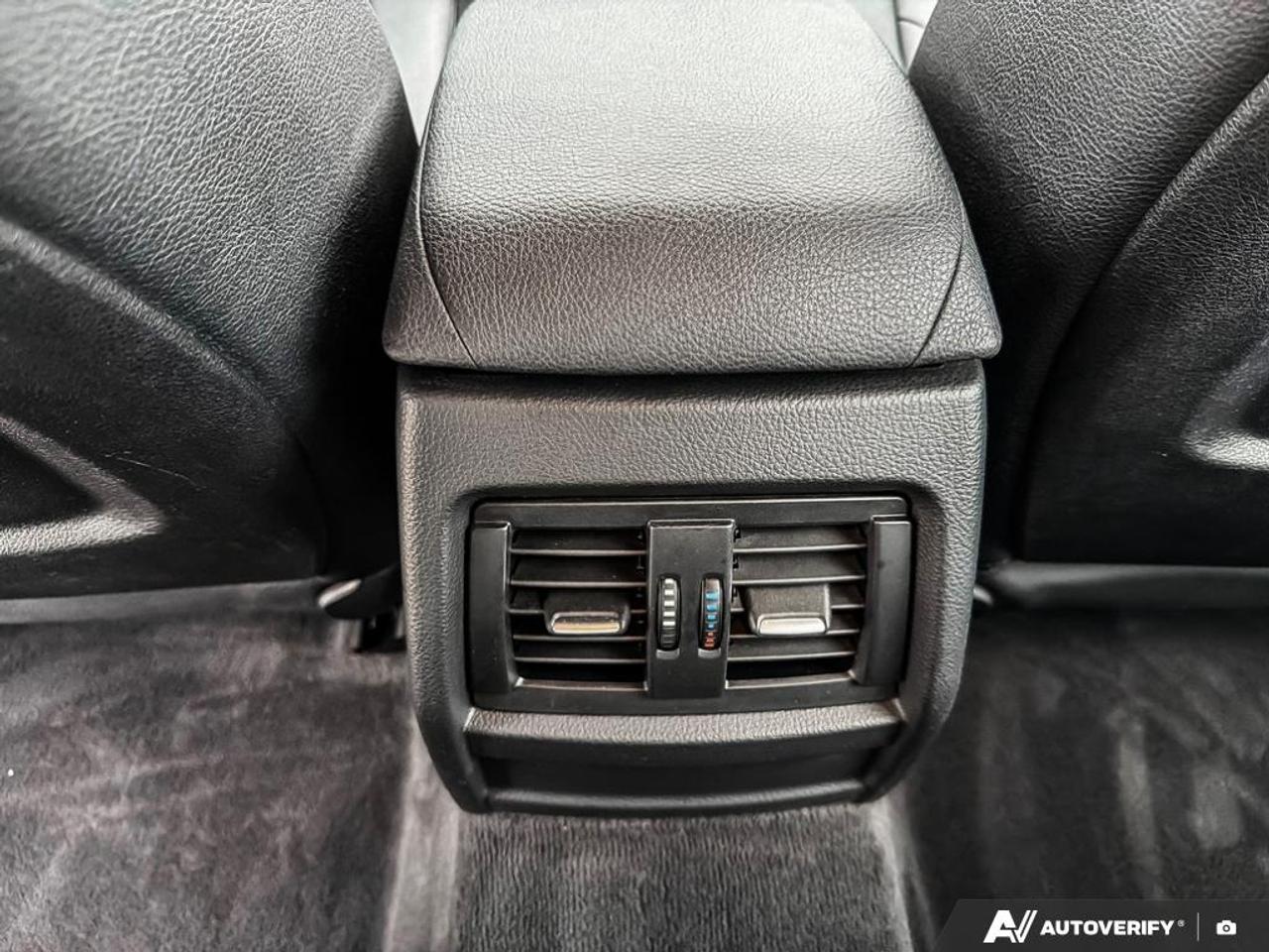 2012 BMW 320 i PREMIUM PK|LOW KM Photo