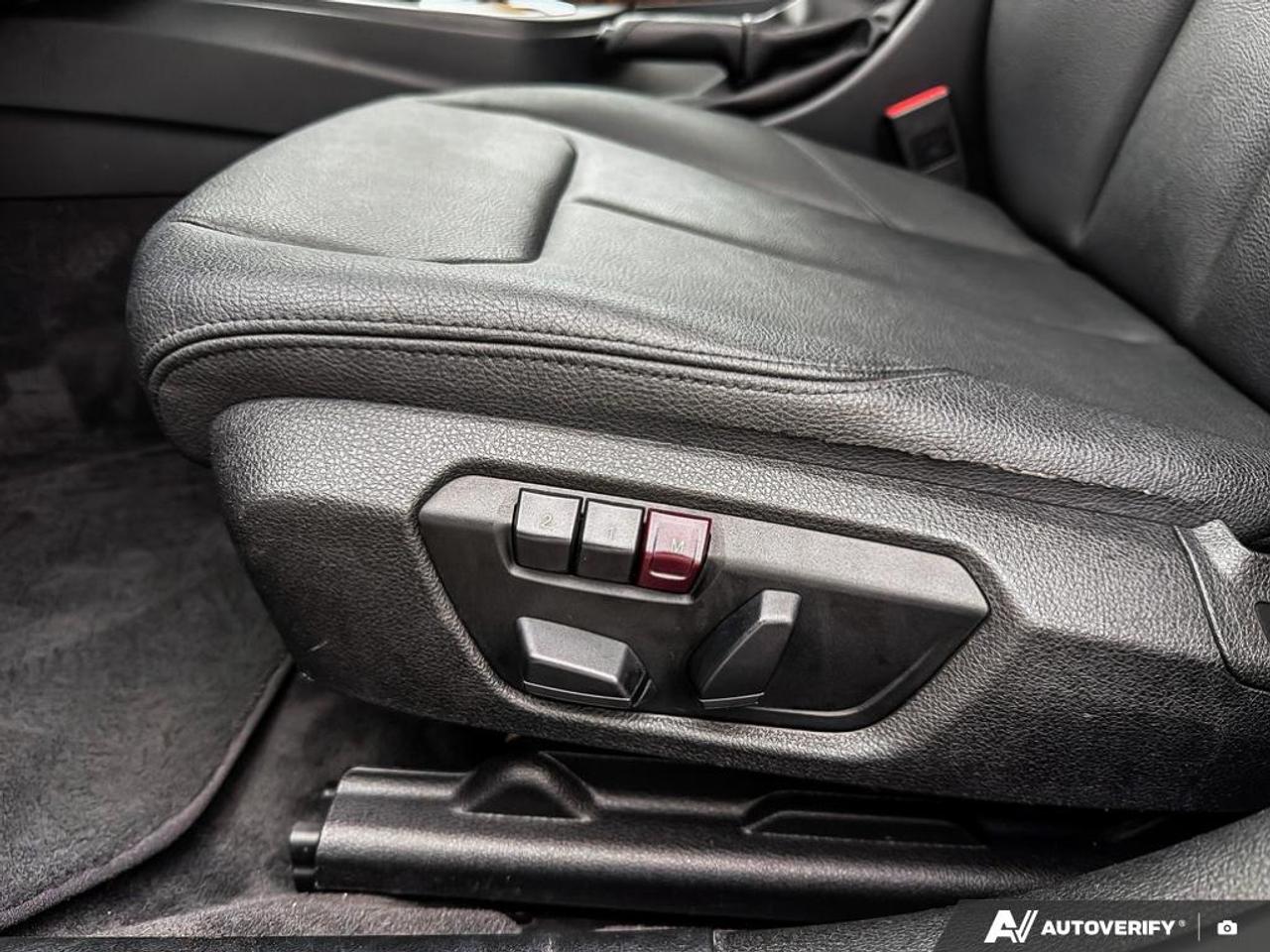 2012 BMW 320 i PREMIUM PK|LOW KM Photo