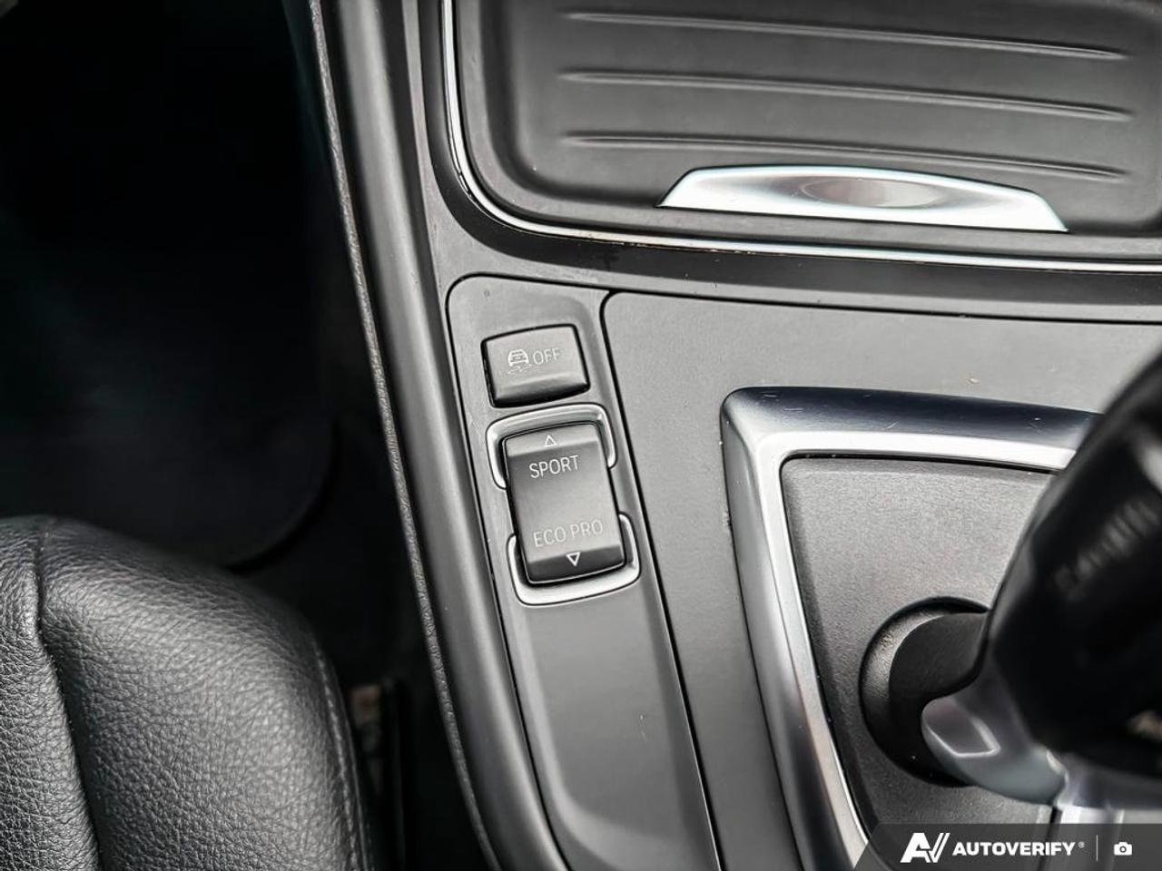 2012 BMW 320 i PREMIUM PK|LOW KM Photo