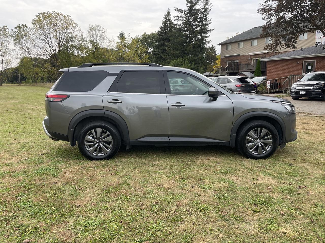 2022 Nissan Pathfinder SV 4WD *ONE Owner Photo