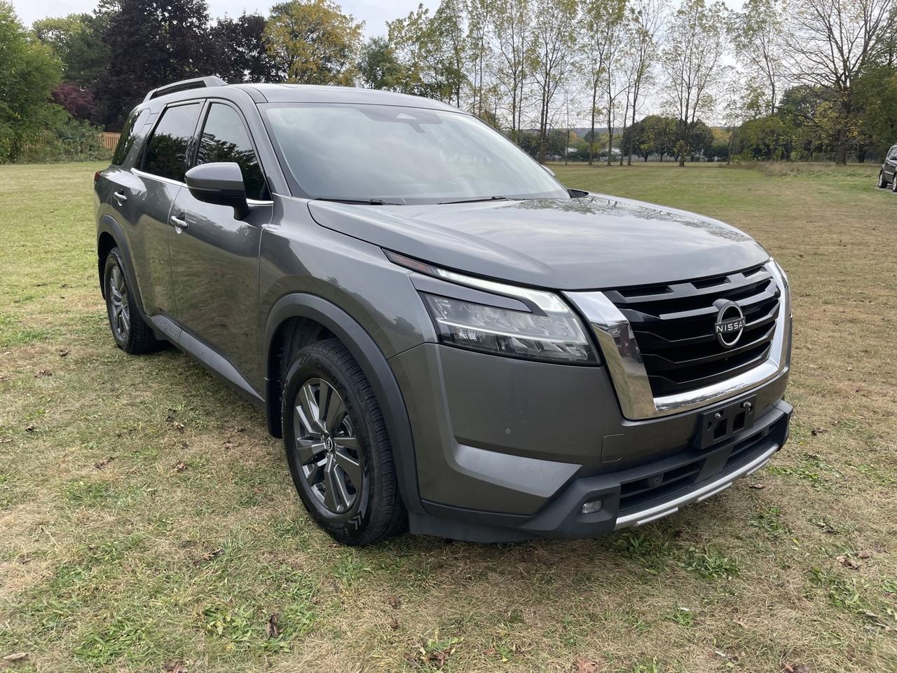 2022 Nissan Pathfinder SV 4WD *ONE Owner Photo