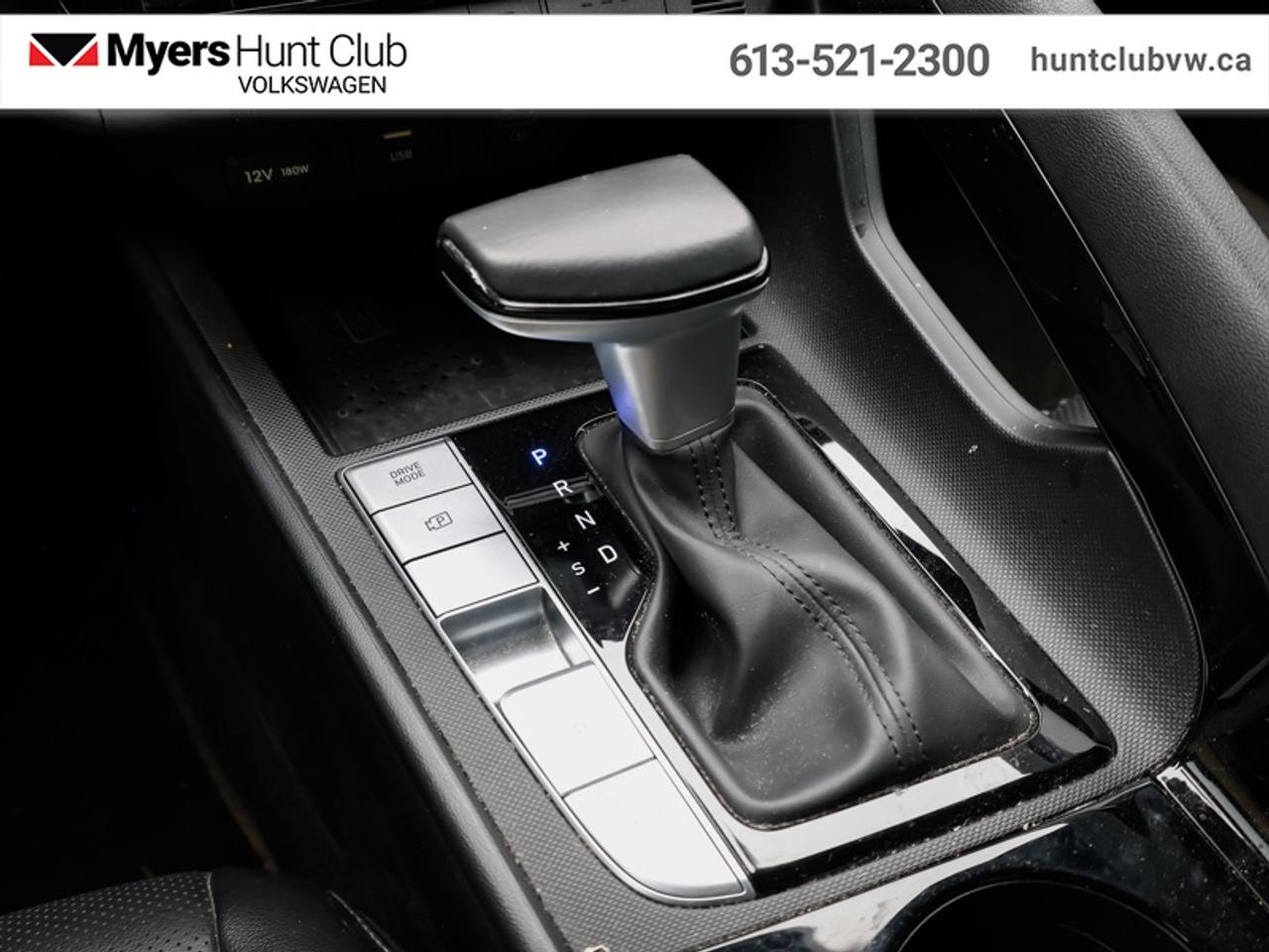 2023 Hyundai Elantra Luxury w/Two-Tone  - Leather Seats Photo