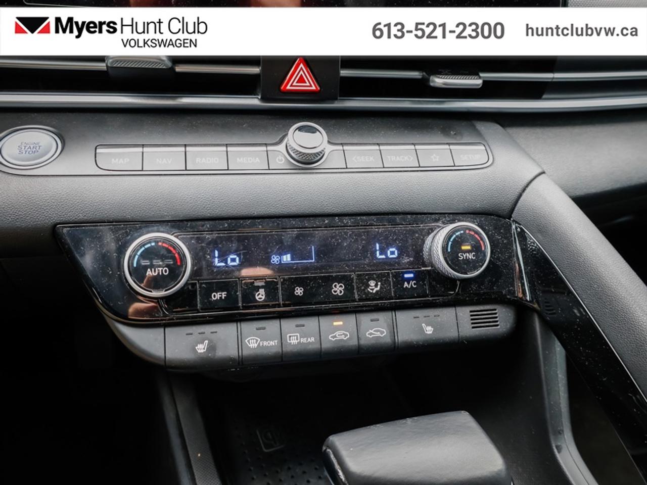 2023 Hyundai Elantra Luxury w/Two-Tone  - Leather Seats Photo