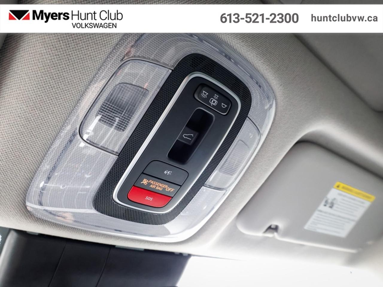 2023 Hyundai Elantra Luxury w/Two-Tone  - Leather Seats Photo