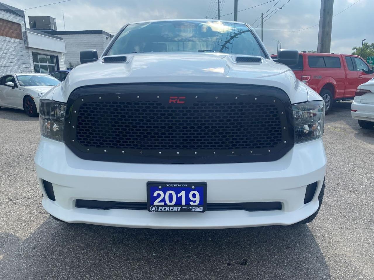 2019 RAM 1500 Classic Express with SUNROOF!! Photo3