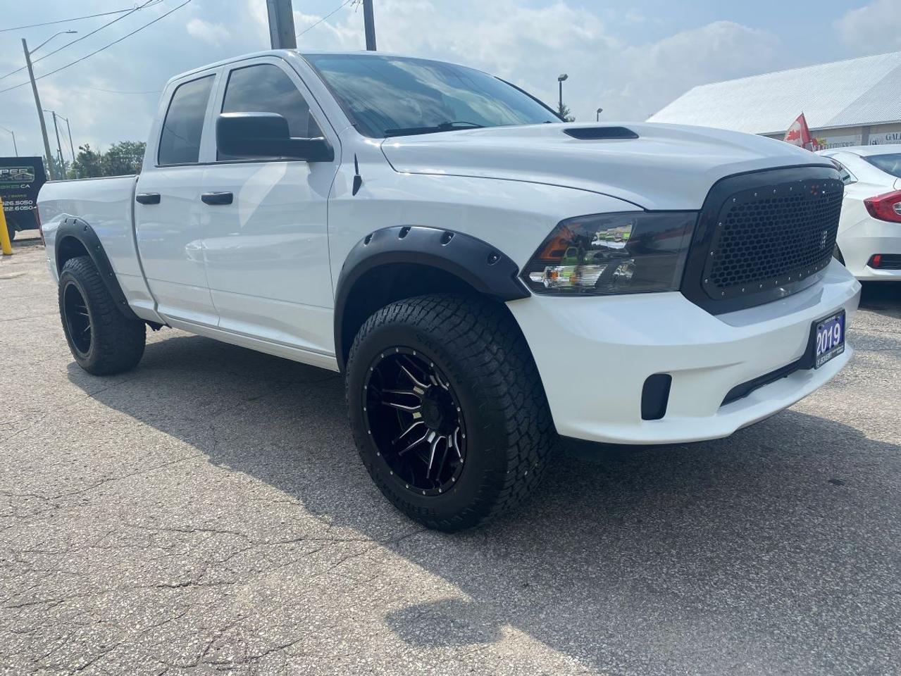 2019 RAM 1500 Classic Express with SUNROOF!! Photo4