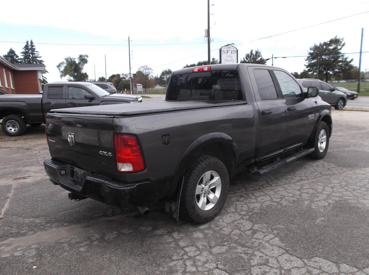 2015 RAM 1500 SLT 4X4 OUTDOORS MAN Photo4