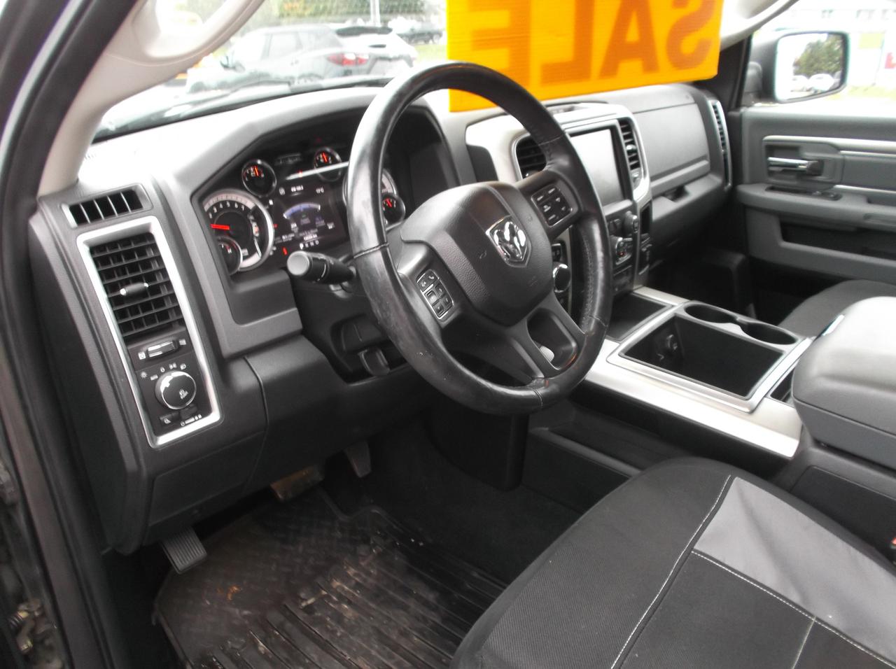 2015 RAM 1500 SLT 4X4 OUTDOORS MAN Photo