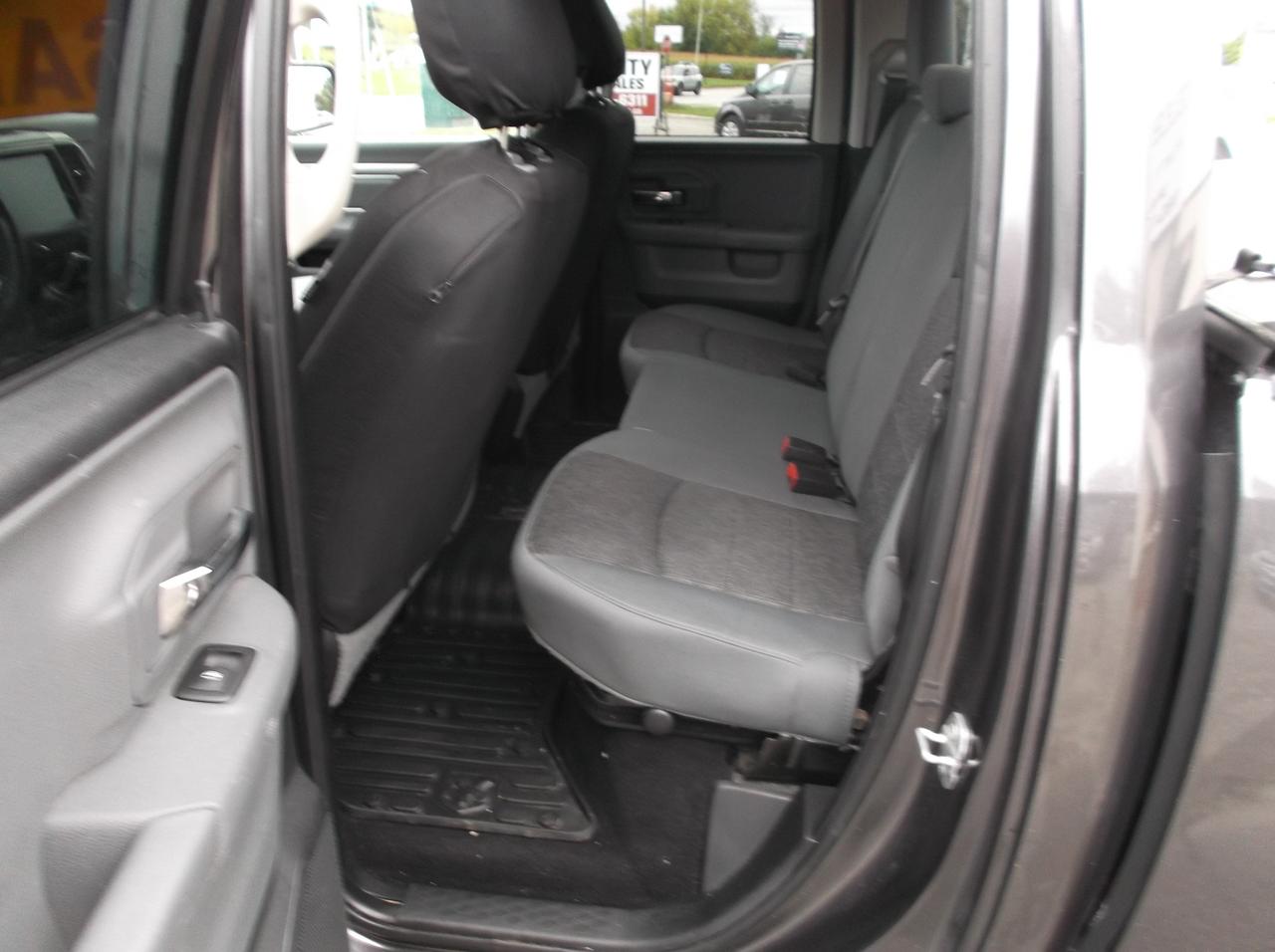2015 RAM 1500 SLT 4X4 OUTDOORS MAN Photo