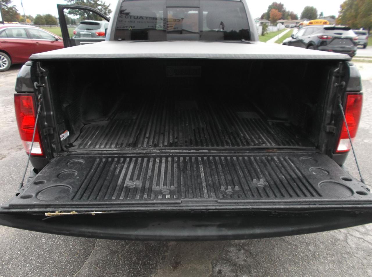2015 RAM 1500 SLT 4X4 OUTDOORS MAN Photo