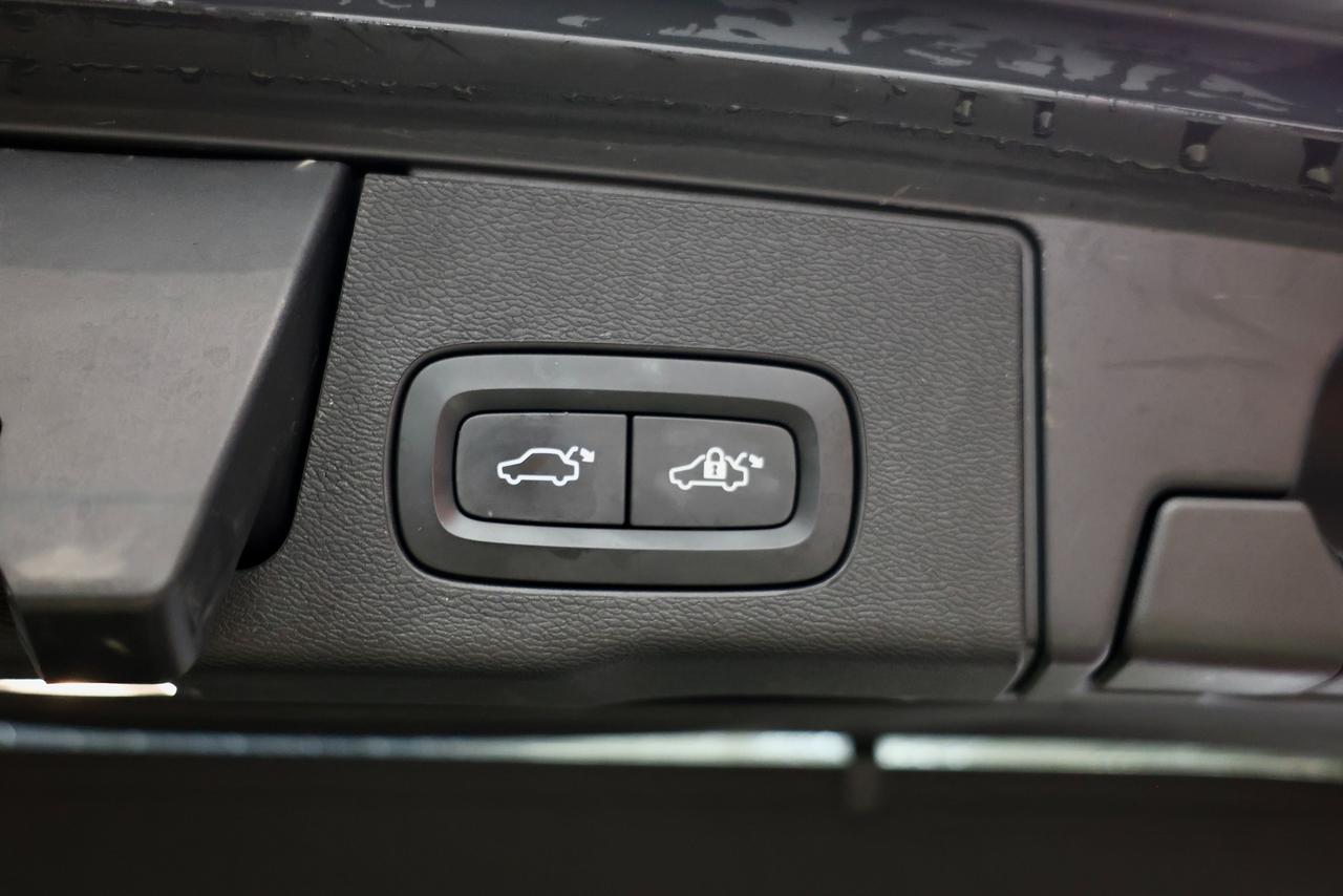 2019 Volvo XC60 T6 AWD - PANO|NAVI|CAMERA|LANEKEEP Photo
