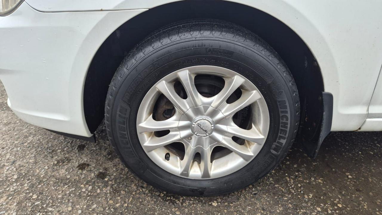 2006 Hyundai Accent GL, RUNS AND DRIVES GREAT, AS IS SPECIAL Photo
