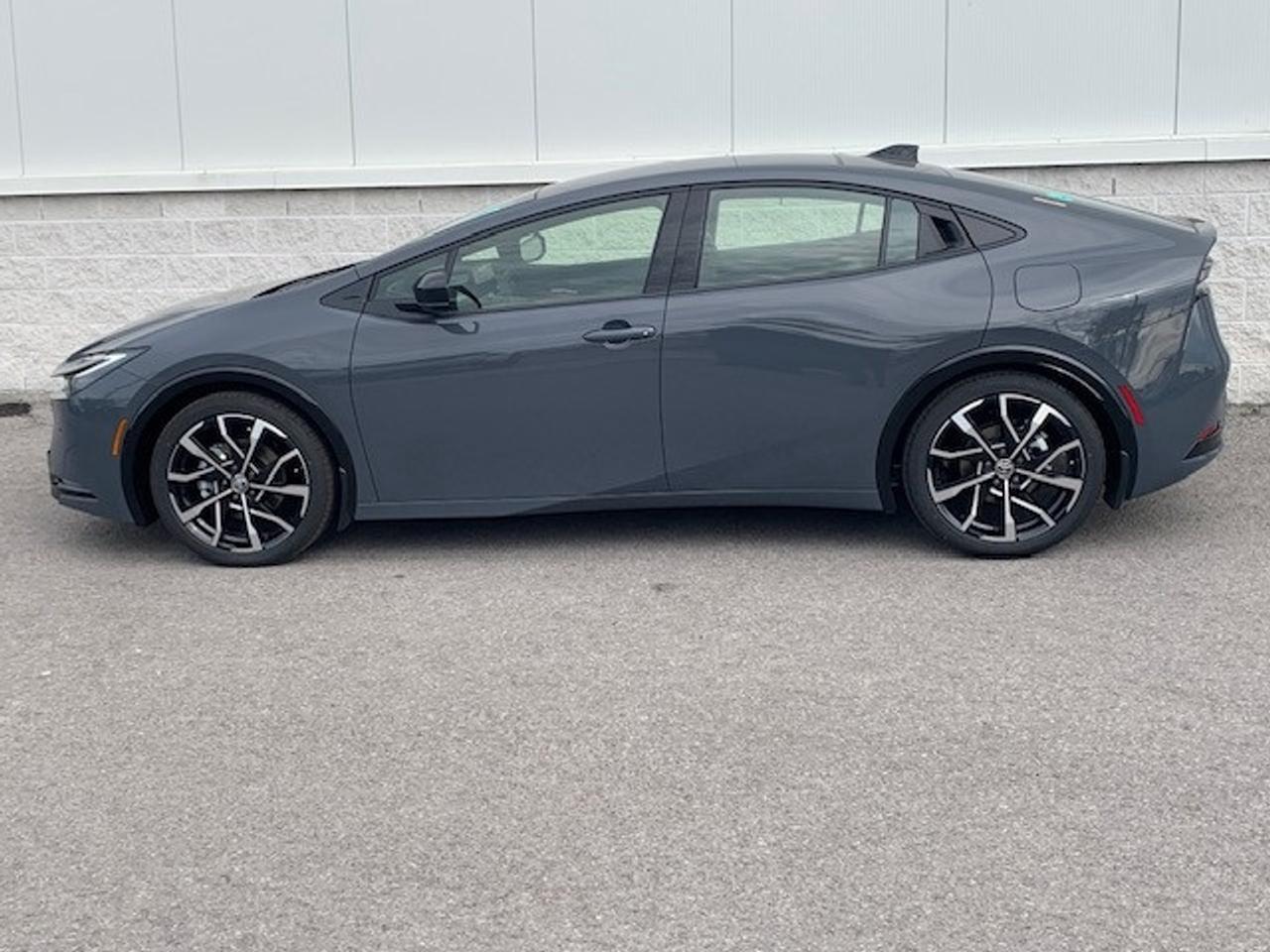 2027 Toyota Prius Plug-In Hybrid XSE Premium up to 64 km of EV range, then hybrid. Photo5