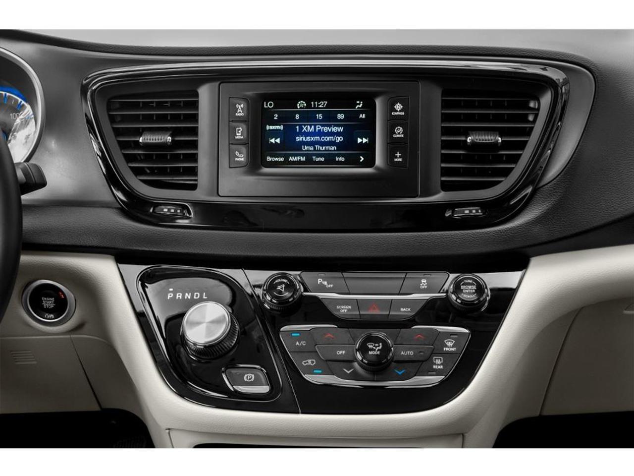 2017 Chrysler Pacifica Limited Photo