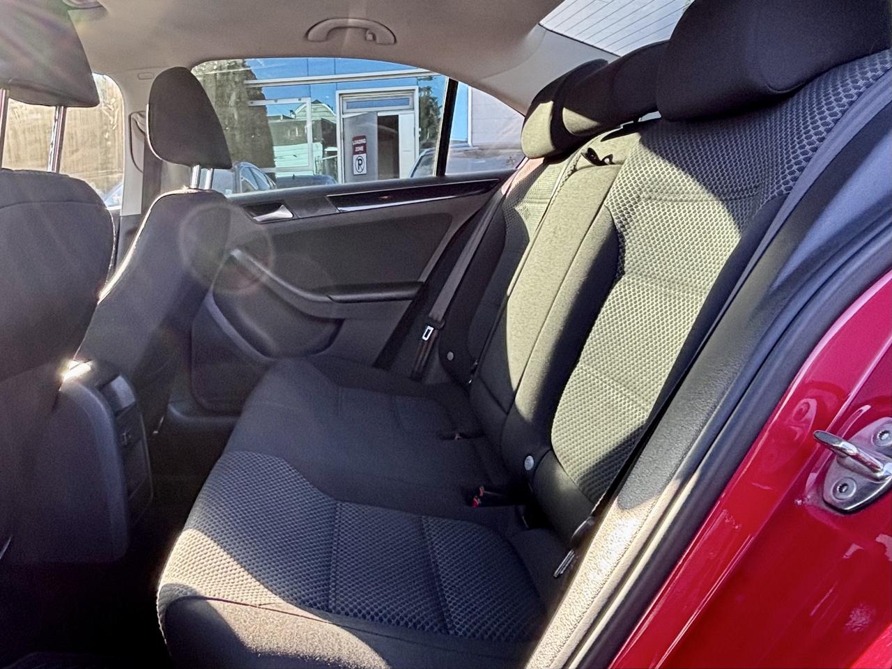 2016 Volkswagen Jetta FINANCING AVAILABLE Photo16