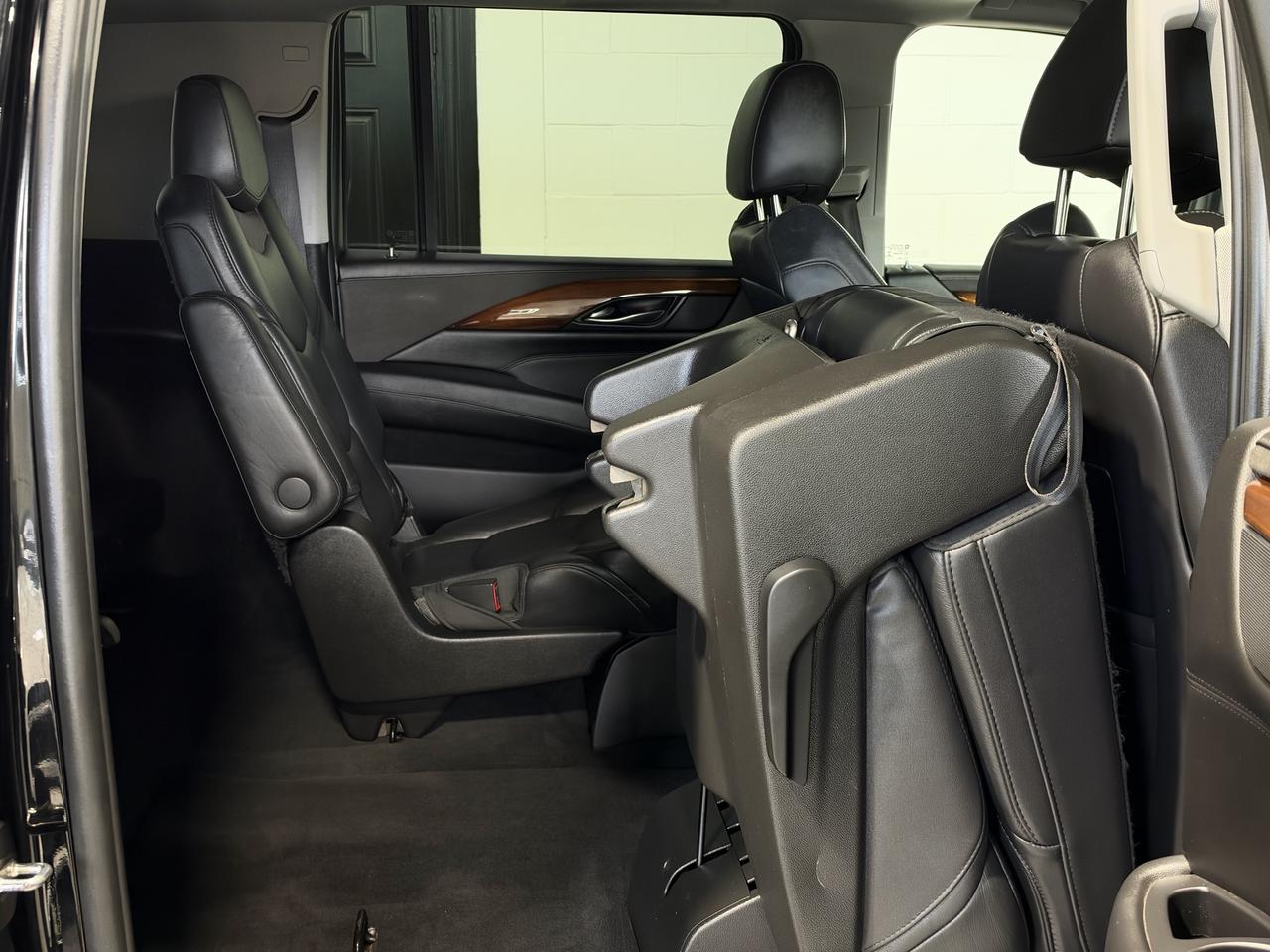 2018 Cadillac Escalade ESV Luxury DVD, Captain Seats, Navi, Backup Photo