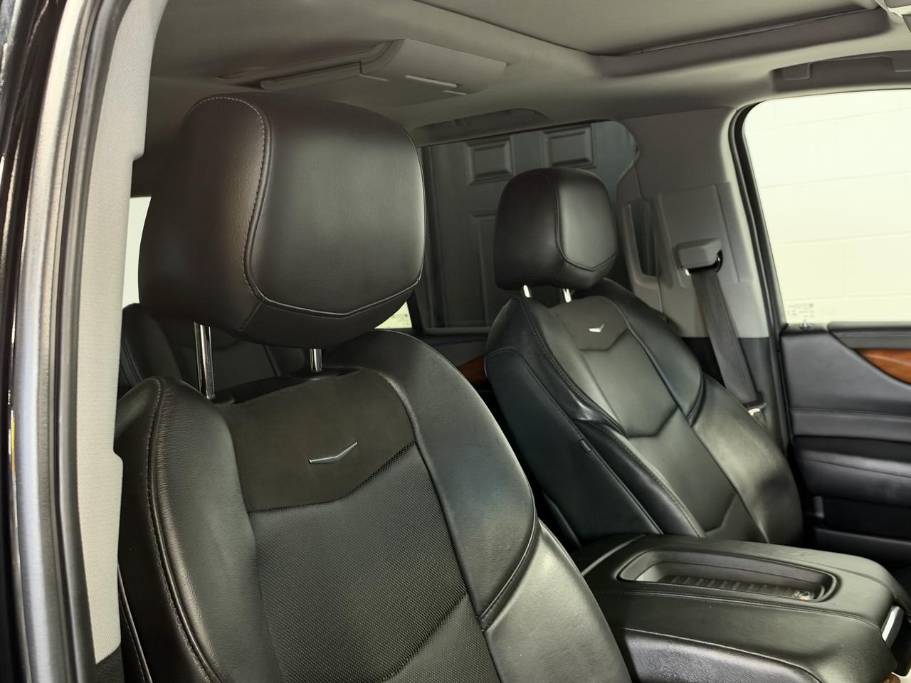 2018 Cadillac Escalade ESV Luxury DVD, Captain Seats, Navi, Backup Photo