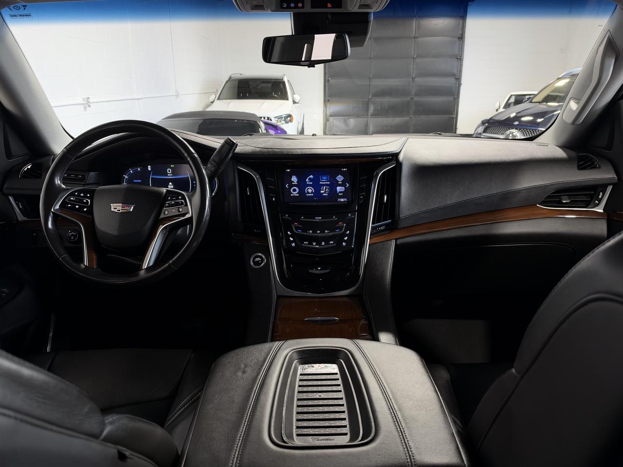 2018 Cadillac Escalade ESV Luxury DVD, Captain Seats, Navi, Backup Photo