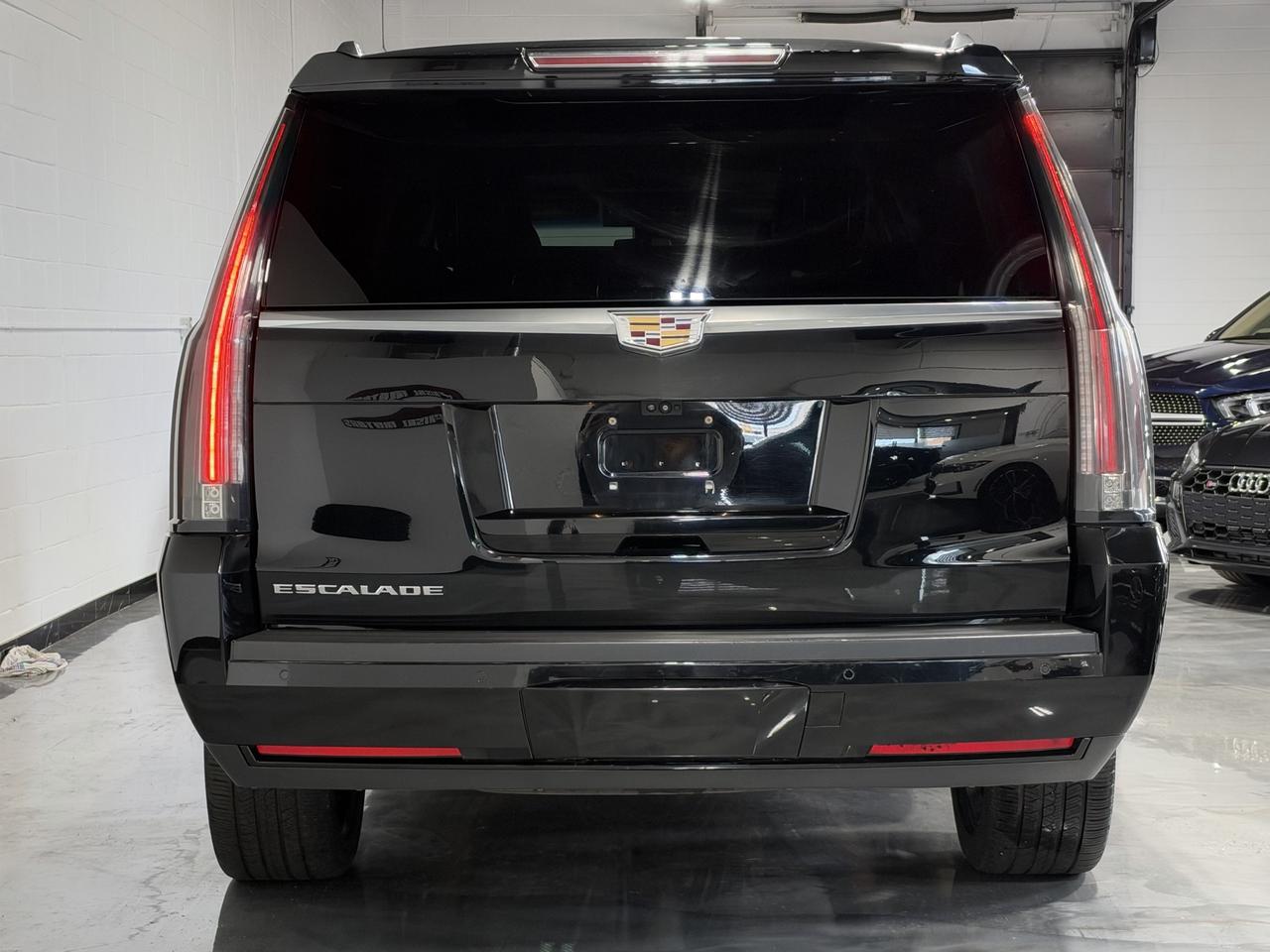 2018 Cadillac Escalade ESV Luxury DVD, Captain Seats, Navi, Backup Photo