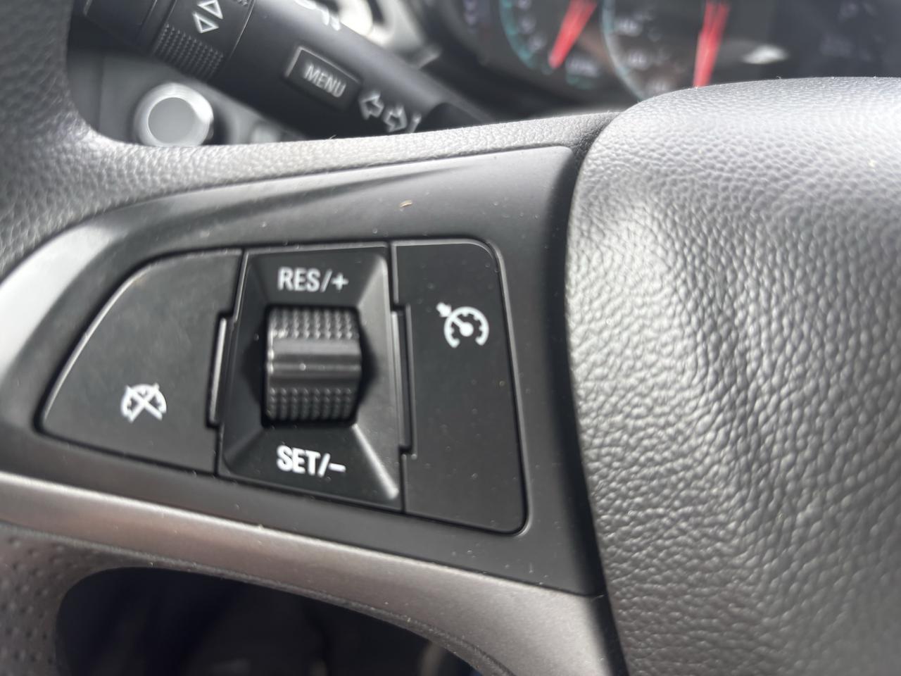 2022 Chevrolet Spark 1LT, Hatchback, Back-Up-Camera, Alloy Wheels Photo