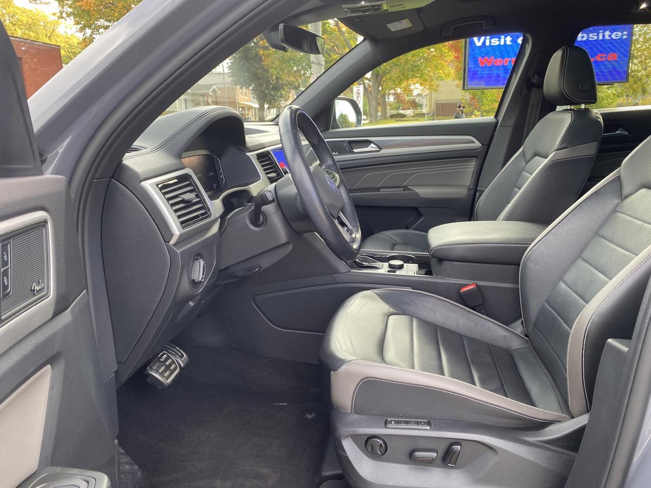 2022 Volkswagen Atlas Cross Sport V6 Execline R-Line 4MOTION Photo