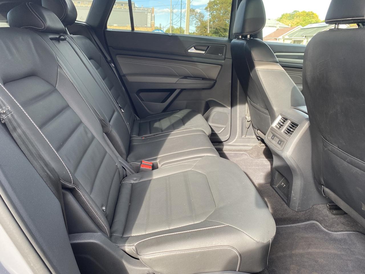 2022 Volkswagen Atlas Cross Sport V6 Execline R-Line 4MOTION Photo