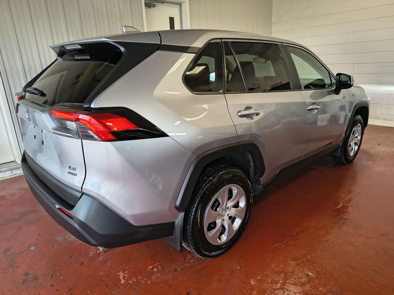 2023 Toyota RAV4 LE Photo0