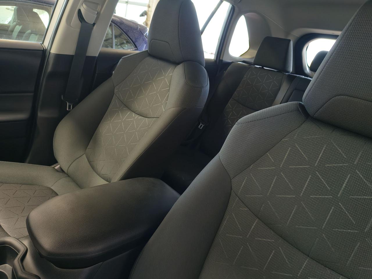 2023 Toyota RAV4 LE Photo