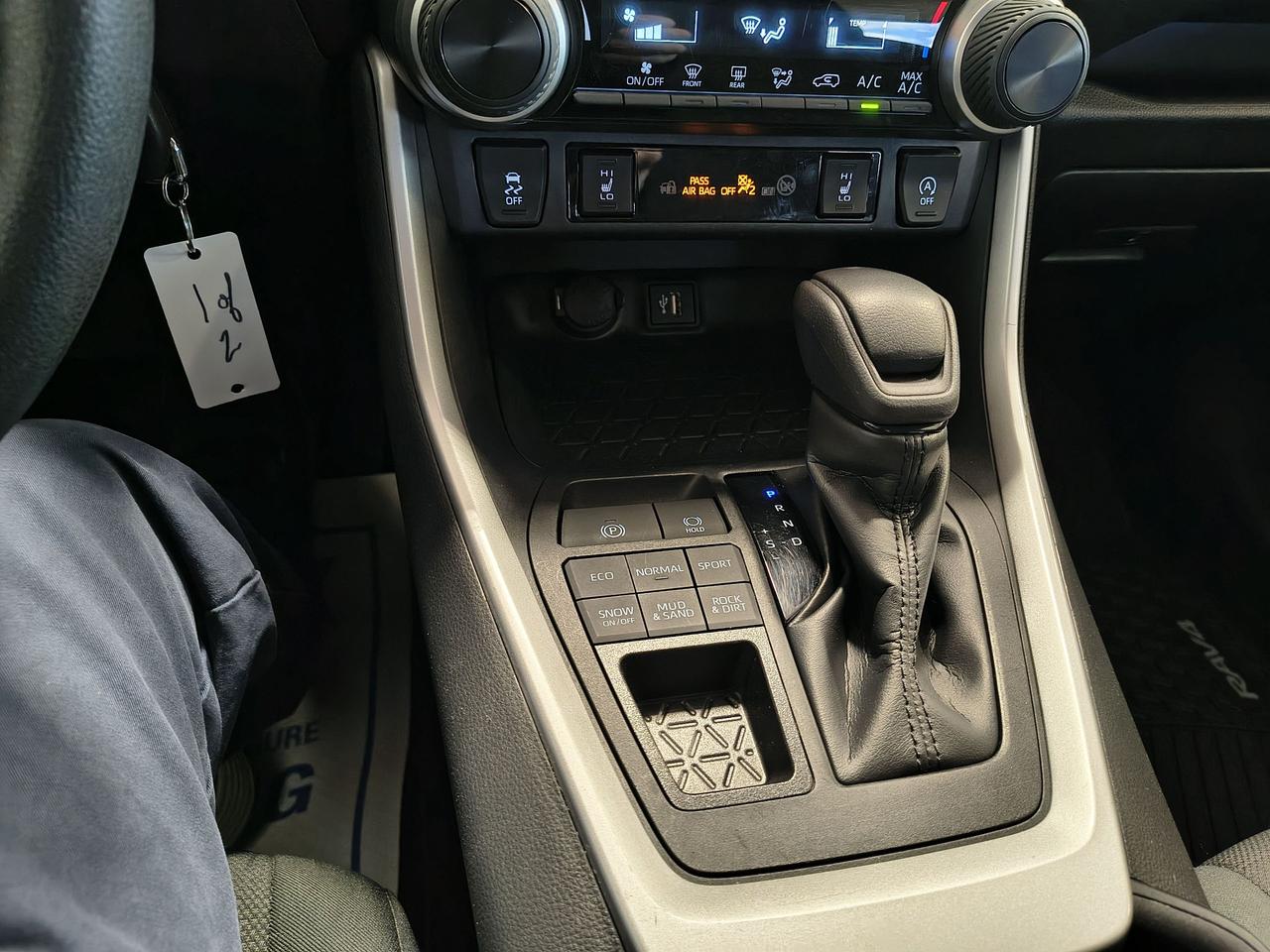 2023 Toyota RAV4 LE Photo0