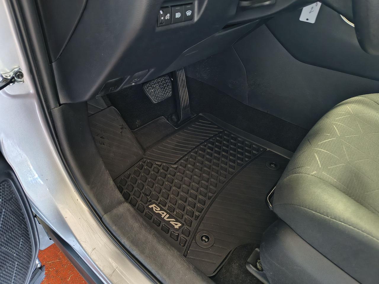 2023 Toyota RAV4 LE Photo