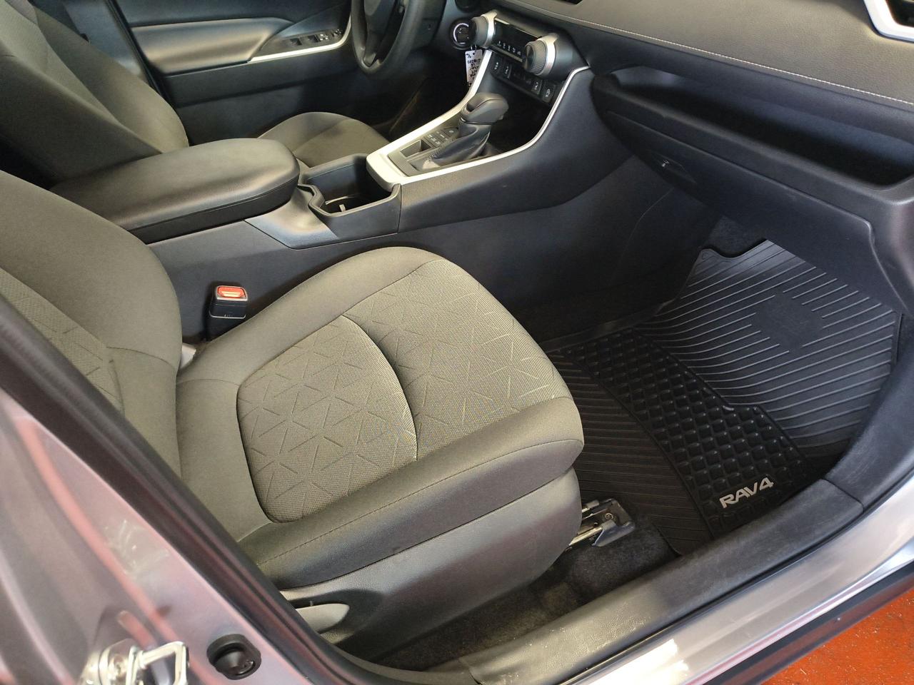 2023 Toyota RAV4 LE Photo0