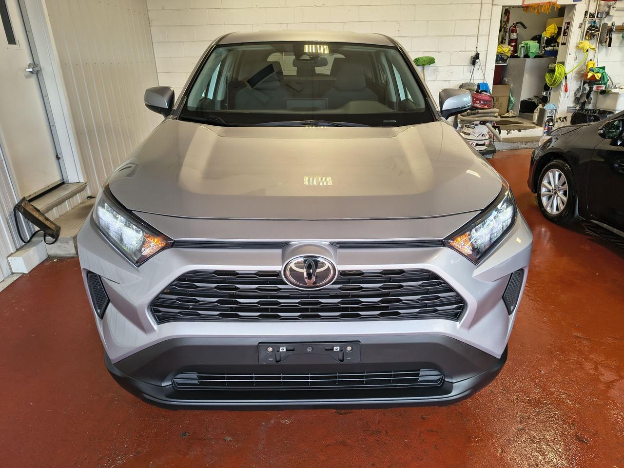 2023 Toyota RAV4 LE Photo0