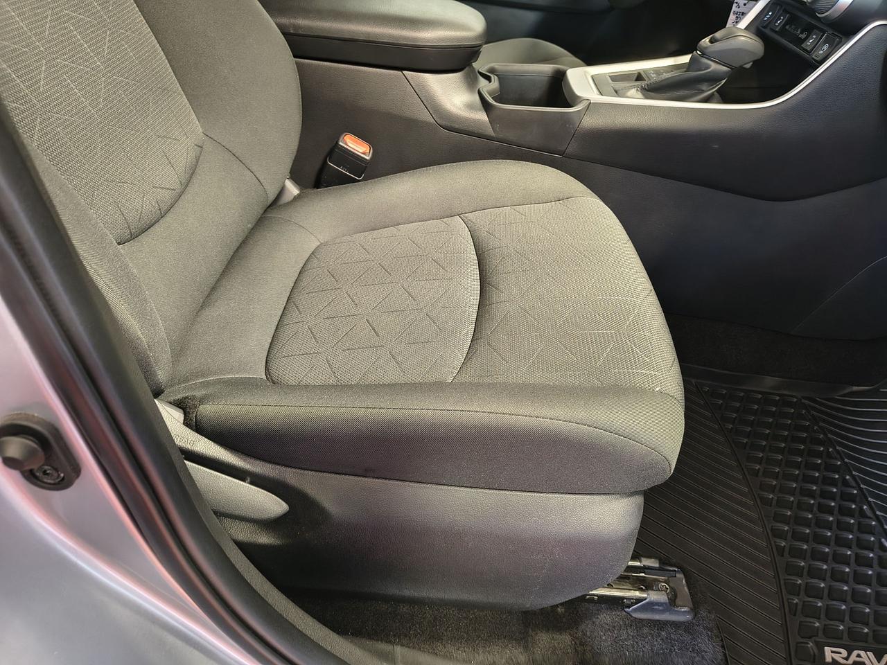 2023 Toyota RAV4 LE Photo0