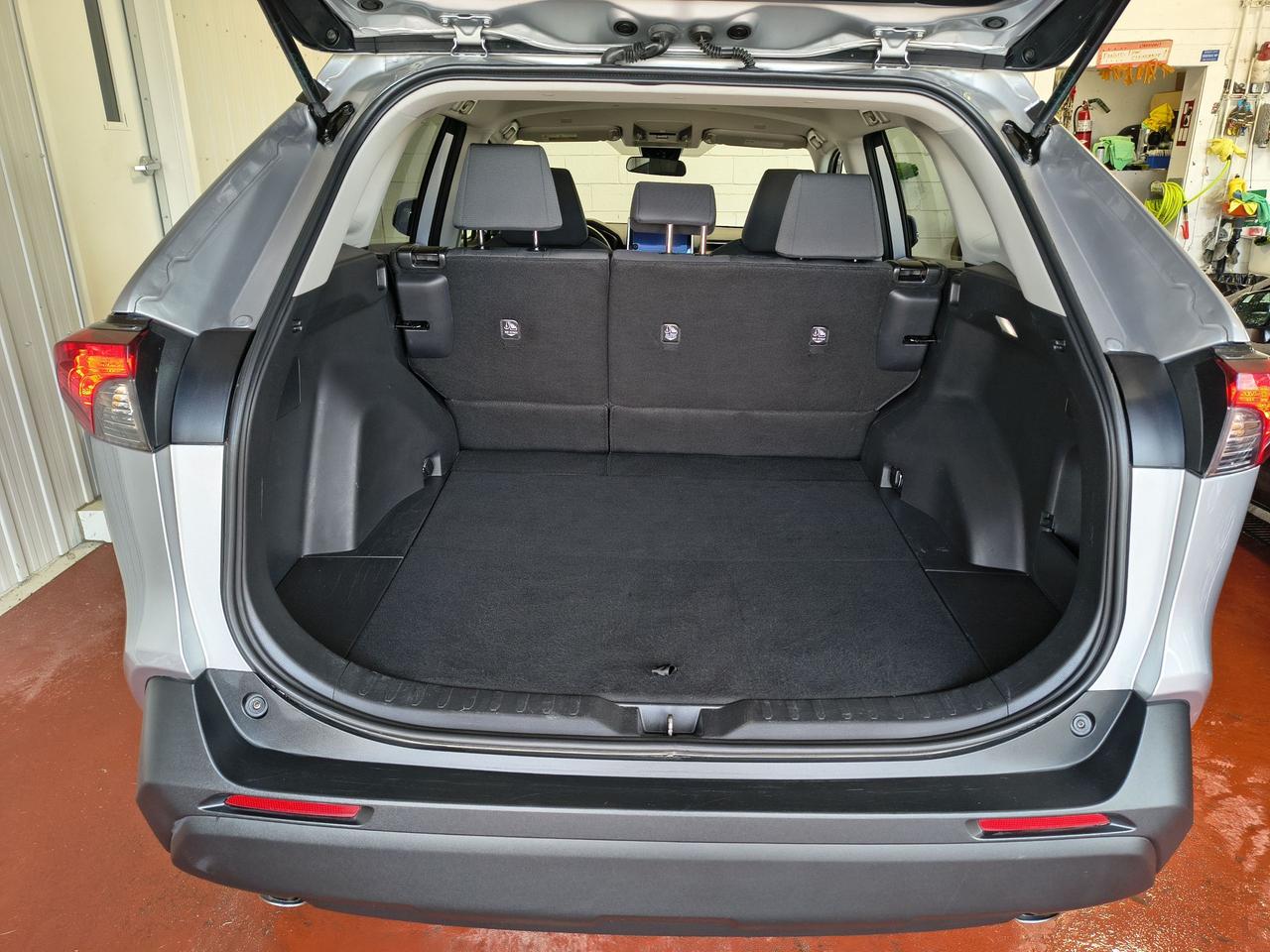 2023 Toyota RAV4 LE Photo0