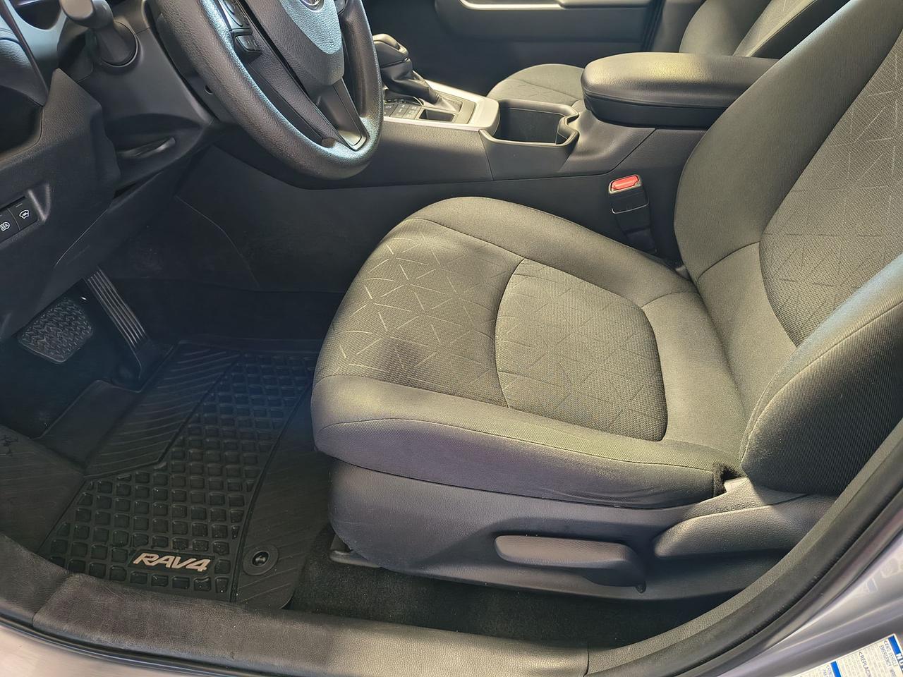 2023 Toyota RAV4 LE Photo