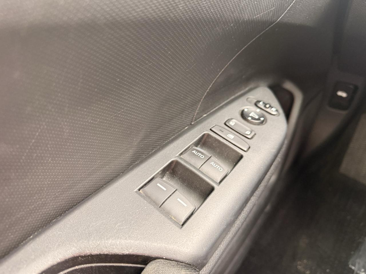 2017 Honda Civic 4dr Man LX Photo