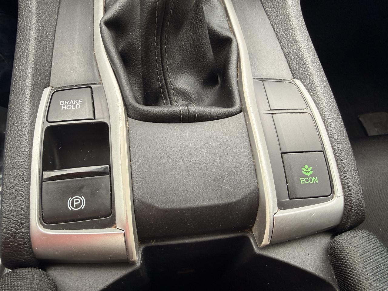 2017 Honda Civic 4dr Man LX Photo