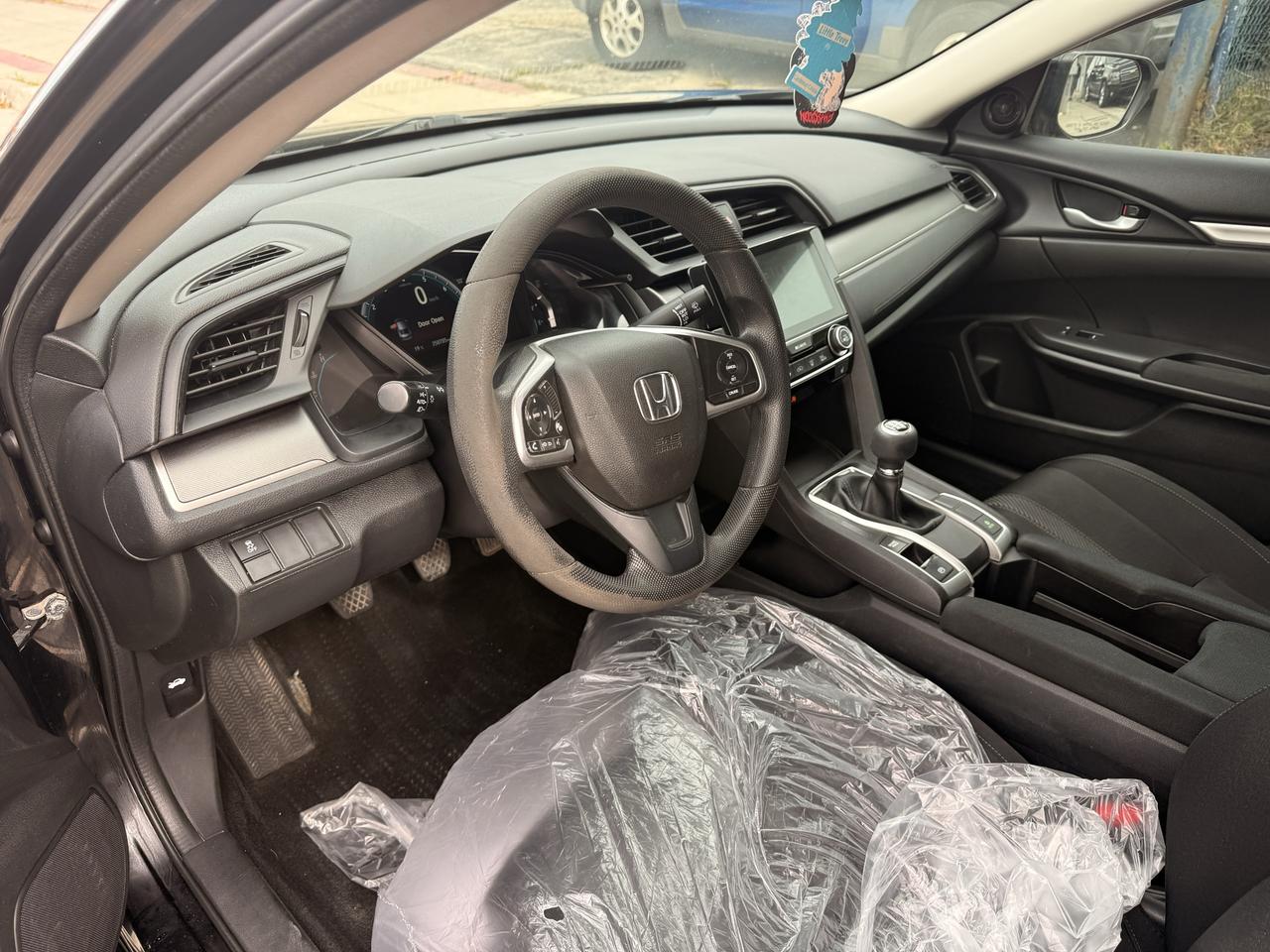 2017 Honda Civic 4dr Man LX Photo