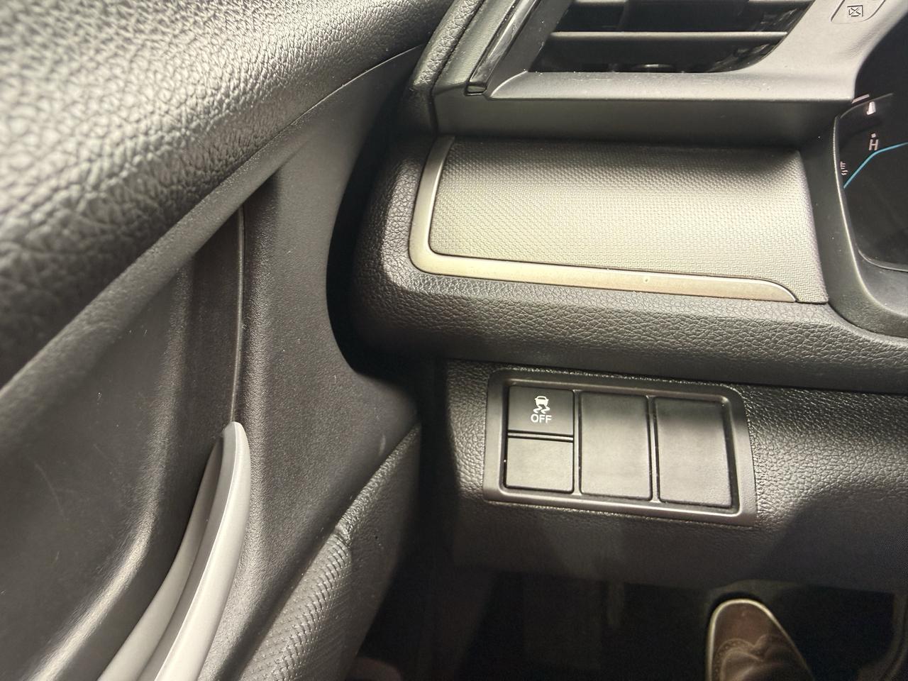 2017 Honda Civic 4dr Man LX Photo